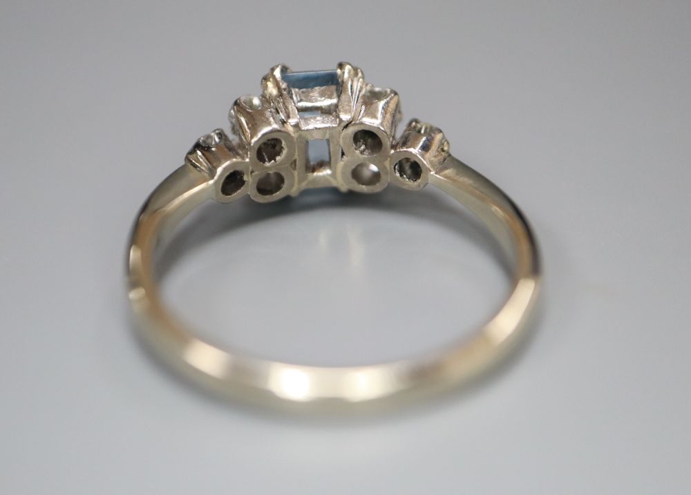 An 18ct white metal, aquamarine and diamond cluster dress ring, size P/Q, gross 3.7 grams.